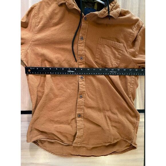 Nomad Men’s Button Up With Built In Hood - Picture 6 of 6